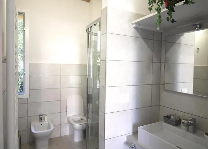 Coral Modern Design & Free Parking Апартаменты